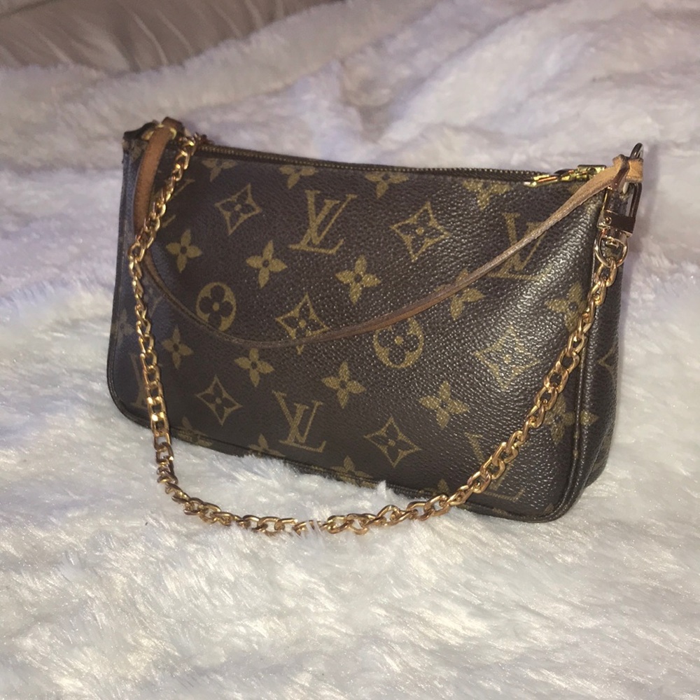 100% Authentic Louis Vuitton Pouchette